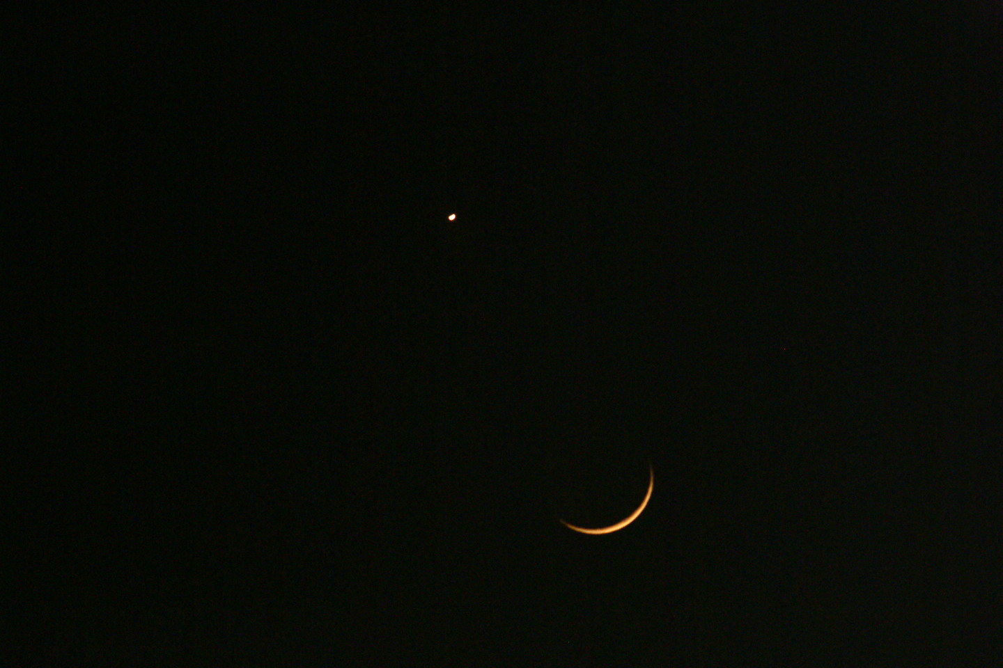 宵空の月と金星（拡大）